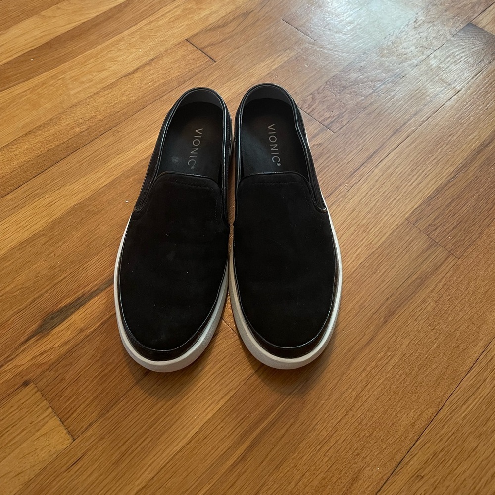 Vionic Women’s Black Slip-Ons - Picture 2 of 7